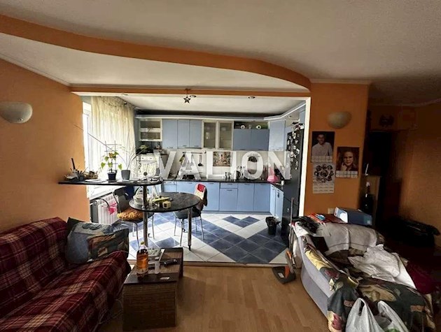 Продажа: Трехкомнатная квартира по ул. Новопироговская, 31