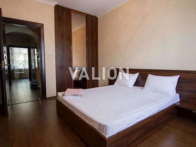 Продается 2-х комнатная квартира, ул. Коновальца 7/9, метро Дворец Украина