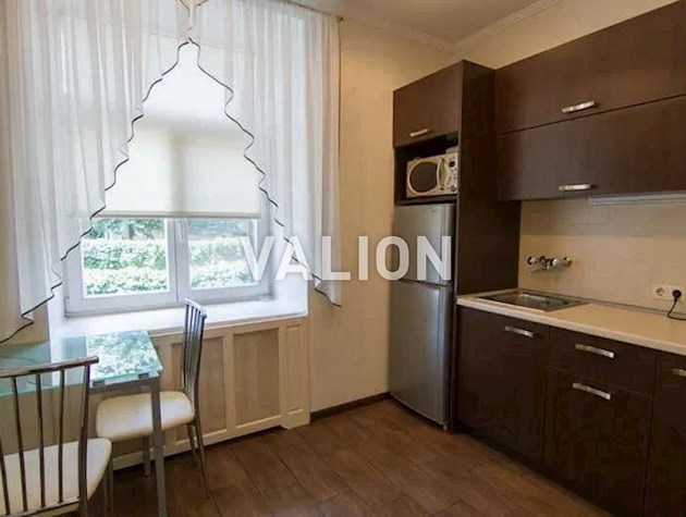 Продается 2-х комнатная квартира, ул. Коновальца 7/9, метро Дворец Украина