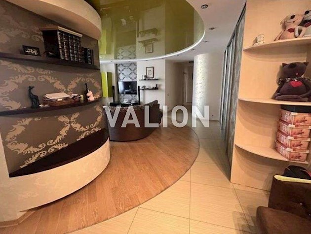 Продаж 3-к квартири вул. Урлівська 11а