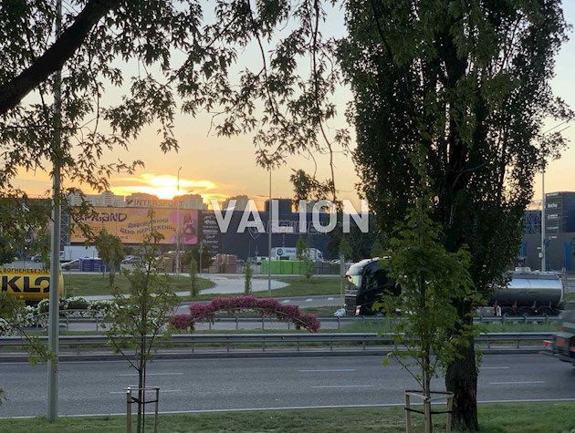 Продам 3 комн. по ул. Богатырская 6а, метро Героев Днепра.