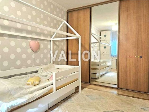 Продажа 3к квартиры 57 кв. м по ул. Василенко 23.