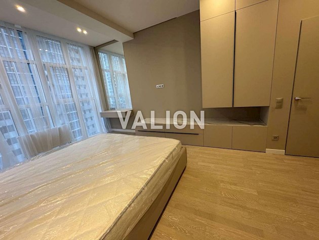 Продам 3-к квартиру вул.Верхогляду (Драгомирова)15б, Печерський район