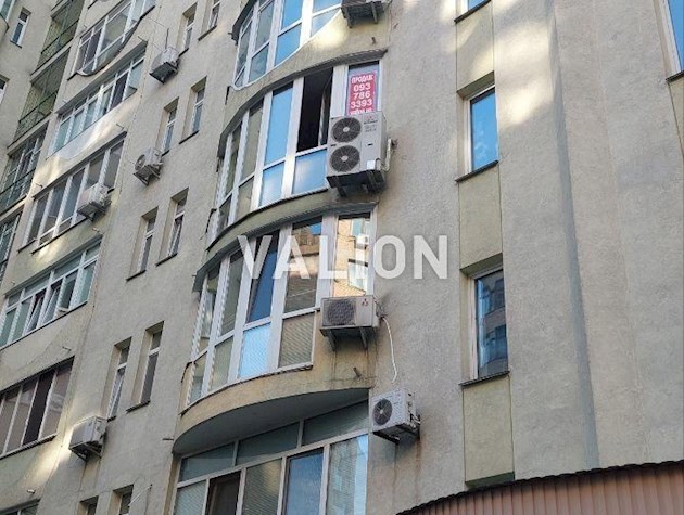 Продам 4-к картиру ул. Дмитриевская 56б, Шевченковский район