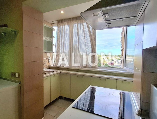 Продажа четырехкомнатной квартиры, ул. Ларисы Руденко, 10