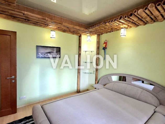 Продажа четырехкомнатной квартиры, ул. Ларисы Руденко, 10