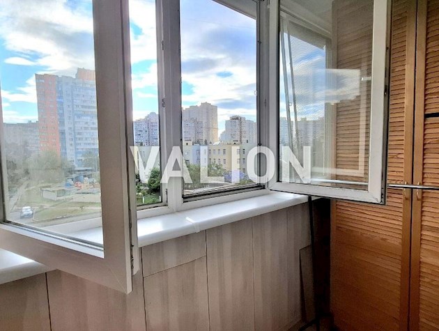 Продажа четырехкомнатной квартиры, ул. Ларисы Руденко, 10