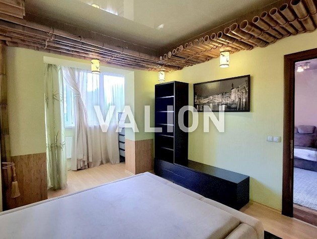 Продажа четырехкомнатной квартиры, ул. Ларисы Руденко, 10