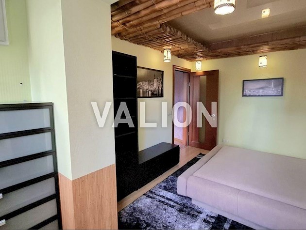 Продажа четырехкомнатной квартиры, ул. Ларисы Руденко, 10