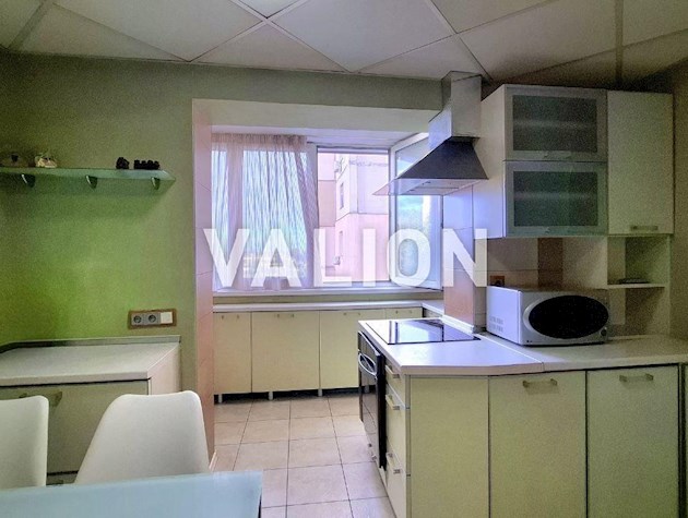 Продажа четырехкомнатной квартиры, ул. Ларисы Руденко, 10