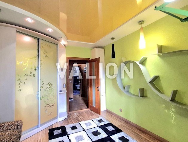 Продажа четырехкомнатной квартиры, ул. Ларисы Руденко, 10