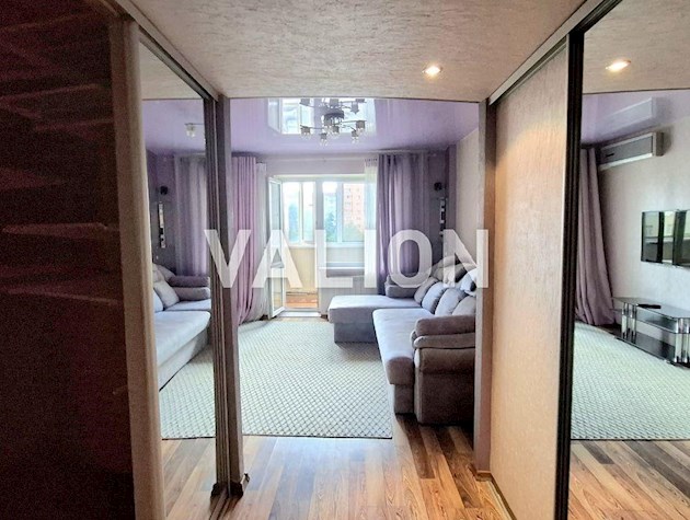 Продажа четырехкомнатной квартиры, ул. Ларисы Руденко, 10