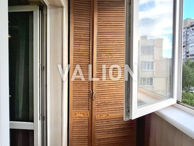 Продажа четырехкомнатной квартиры, ул. Ларисы Руденко, 10