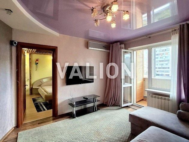 Продажа четырехкомнатной квартиры, ул. Ларисы Руденко, 10