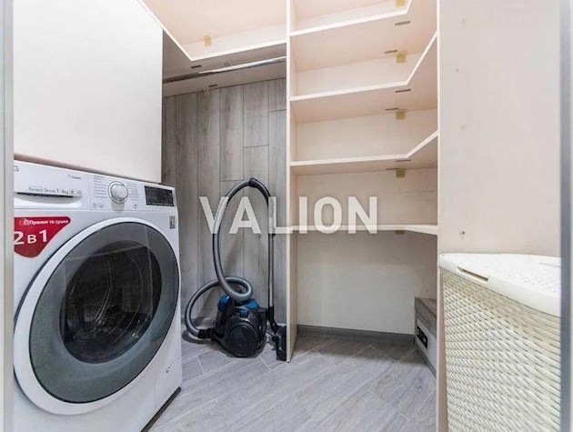 Продаж 3-к квартири, 70 м², вул. Аболмасова 4а, з генератором