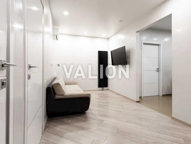 Продаж 3-к квартири, 70 м², вул. Аболмасова 4а, з генератором