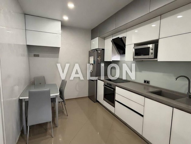 Продаж 3-к квартири, 70 м², вул. Аболмасова 4а, з генератором