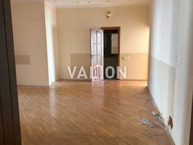 Продаж 3-к квартири вул. Срібнокільська 14а