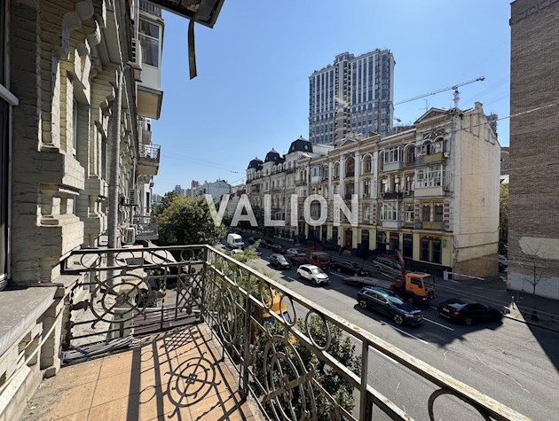 Продаж 2-к квартири вул. Саксаганського 36