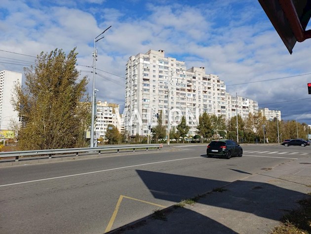 Двухуровневая 3комнатная квартира по ул. Рейгана Рональда (Драйзера),34/51