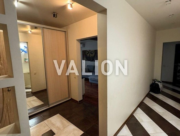 Продаж сучасної 3-к квартири з ремонтом Осокорки, Урліська, 19