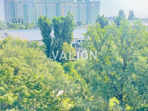 Продажа 2-комнатной квартиры на ул. Ирпинская 2, метро Житомирская