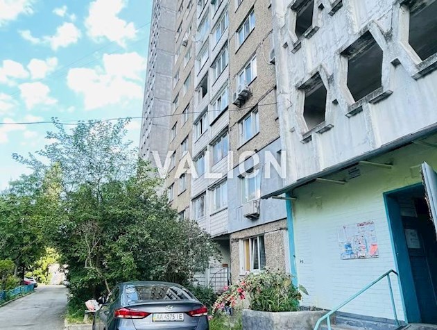 Продажа 2-комнатной квартиры на ул. Ирпинская 2, метро Житомирская