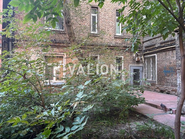 Продам 2 комнатную квартиру в центре Подола.Контрактова площадь. переулок. Хорива 4