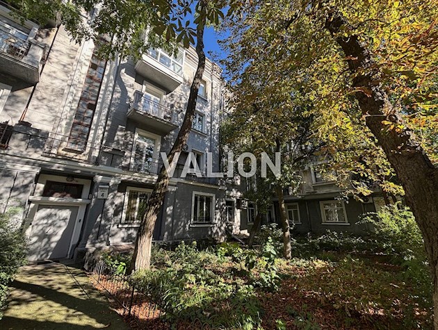 Продам 2 комнатную квартиру в центре Подола.Контрактова площадь. переулок. Хорива 4