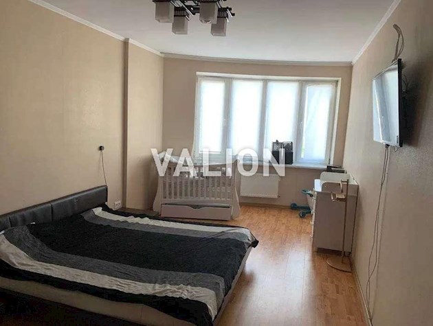 Продажа 2-комнатной квартиры по ул. Верховинная, д. 35, Святошинский район