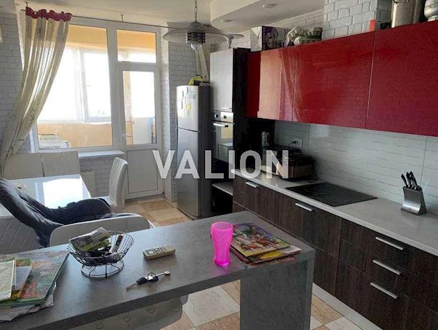 Продажа 2-комнатной квартиры по ул. Верховинная, д. 35, Святошинский район