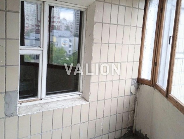 Продаж 3-к квартири вул. Срібнокільська 8