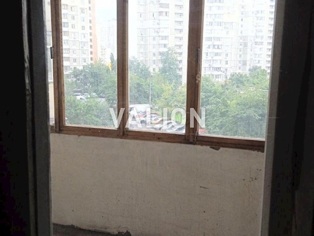 Продаж 3-к квартири вул. Срібнокільська 8