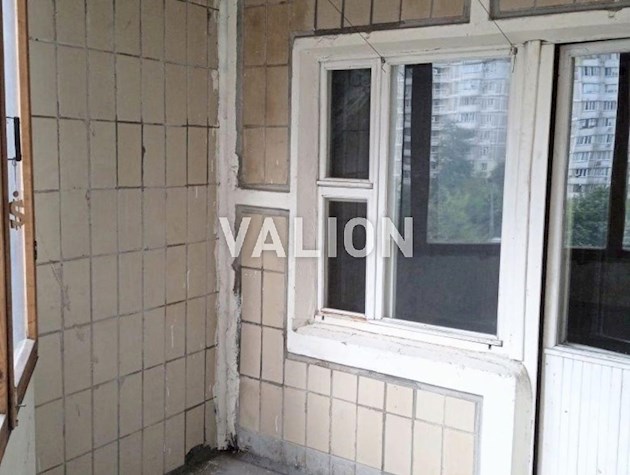 Продаж 3-к квартири вул. Срібнокільська 8