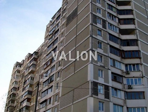 Продаж 3-к квартири вул. Срібнокільська 8