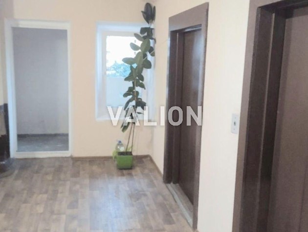 Продаж 3-к квартири вул. Срібнокільська 8