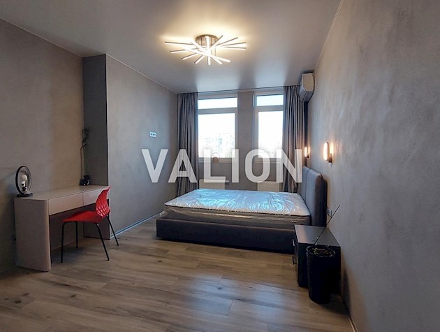 Продаж 4К квартири з ремонтом і меблями за адресою Берестейський проспект, 11 у Шевченківському районі.