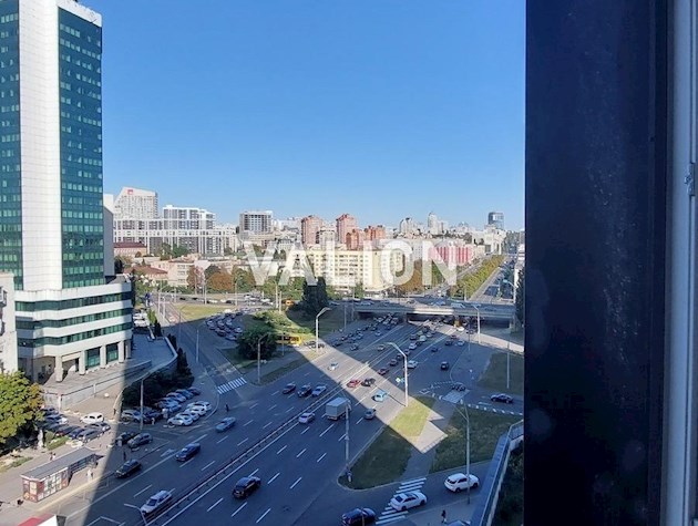 Продаж 4К квартири з ремонтом і меблями за адресою Берестейський проспект, 11 у Шевченківському районі.