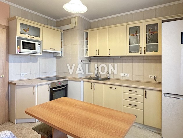 Продажа трехкомнатной квартиры в Святошинском районе, ул. Олевская, 7. Правый берег