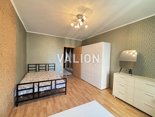 Продажа трехкомнатной квартиры в Святошинском районе, ул. Олевская, 7. Правый берег