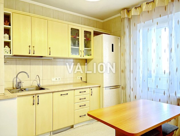 Продажа трехкомнатной квартиры в Святошинском районе, ул. Олевская, 7. Правый берег