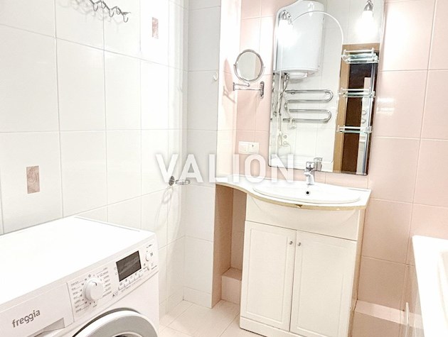 Продажа трехкомнатной квартиры в Святошинском районе, ул. Олевская, 7. Правый берег