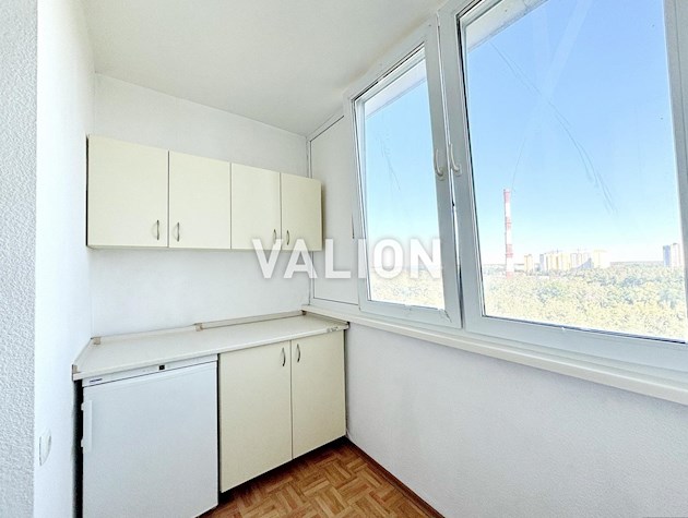 Продажа трехкомнатной квартиры в Святошинском районе, ул. Олевская, 7. Правый берег