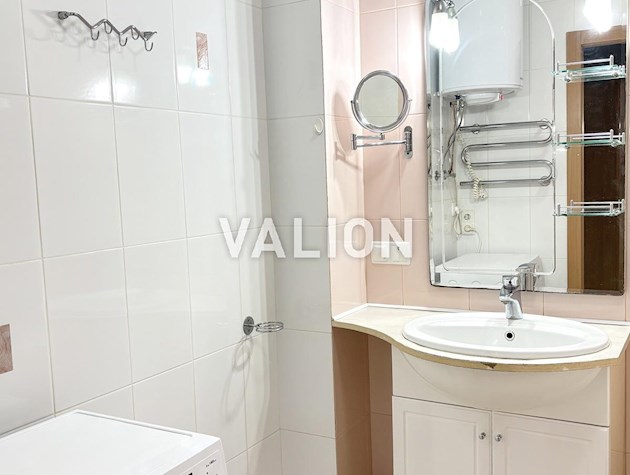 Продажа трехкомнатной квартиры в Святошинском районе, ул. Олевская, 7. Правый берег