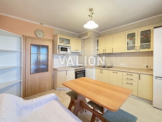 Продажа трехкомнатной квартиры в Святошинском районе, ул. Олевская, 7. Правый берег