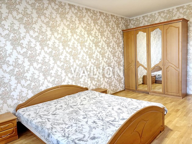 Продажа трехкомнатной квартиры в Святошинском районе, ул. Олевская, 7. Правый берег