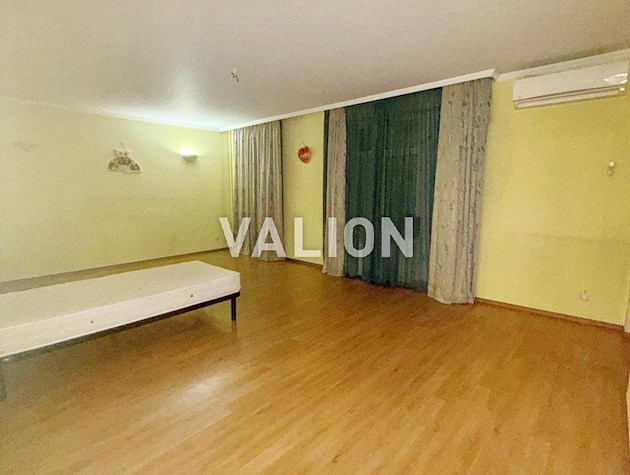 Продаж 3 кімн. квартири вул. Золотоустівська 10-12