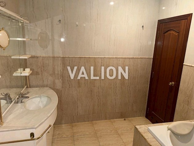 Продаж 3 кімн. квартири вул. Золотоустівська 10-12