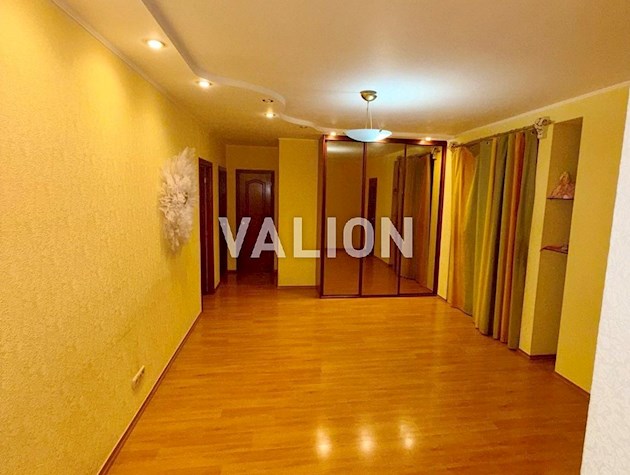 Продаж 3 кімн. квартири вул. Золотоустівська 10-12