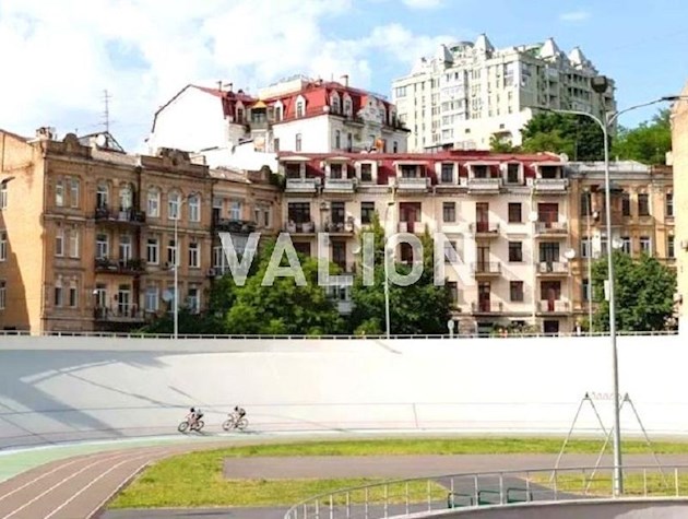 Продаж 5-к квартири Богдана Хмельницького 58а